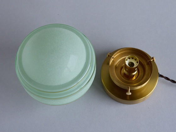 Image 1 of Lampada da tavolo in vetro satinato verde e oro