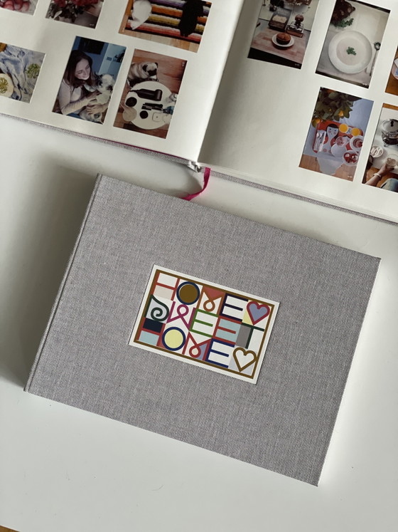 Image 1 of Gästebuch Vitra Alexander Girard