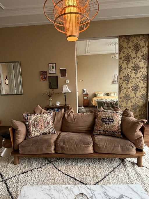 Rare Canapé Design Mid-Century avec Coussins en Plumes et Revêtement en Daim