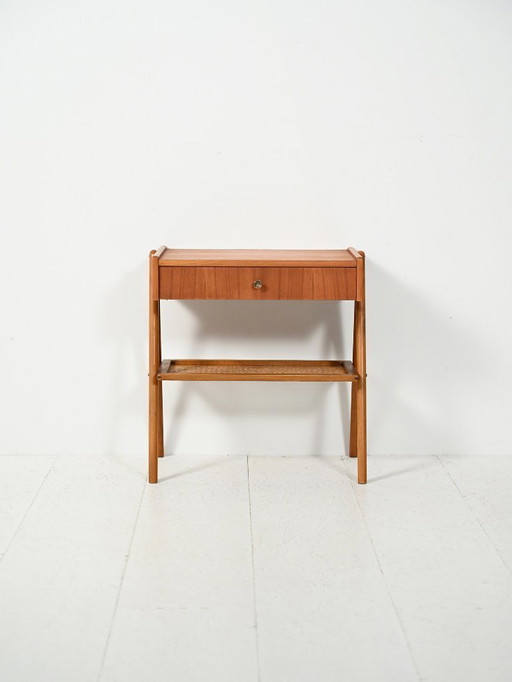 Comodino vintage scandinavo in teak con canna di Vienna