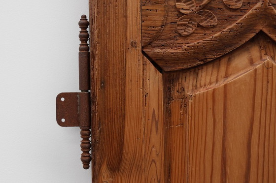 Image 1 of Paire de portes anciennes sculptées à la main, vers 1880