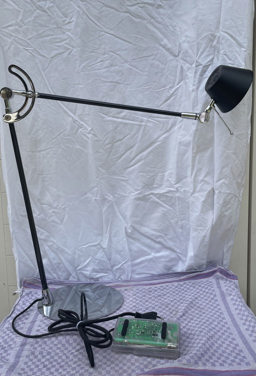 LAMPADA DA SCRIVANIA DI DESIGN 