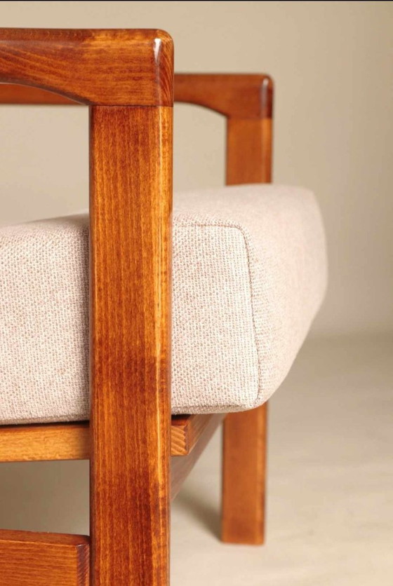 Image 1 of Poltrona vintage con rivestimento beige, design scandinavo.