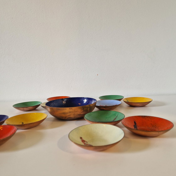 Image 1 of Vintage pindastel emaille fifties schalen setje tapas jaren 50 schaaltjes