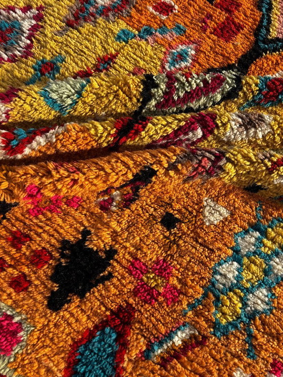 Image 1 of Modern Marokkaans wollen tapijt in oranje - Abstract Berber-kleurontwerp