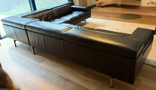 Jori Shiva JR-3960 204+(96)x231cm. Bezug: Leder Celia Schwarz. Sitzhöhe: 43cm.