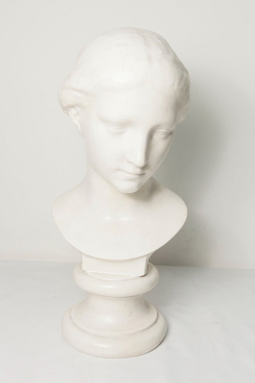 Busto de mármol de una mujer, 43 cm, Museo del Louvre, 1445