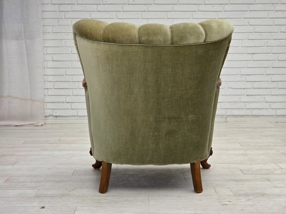 Image 1 of Fauteuil danois des années 1960, velours vert, bois de chêne sculpté.