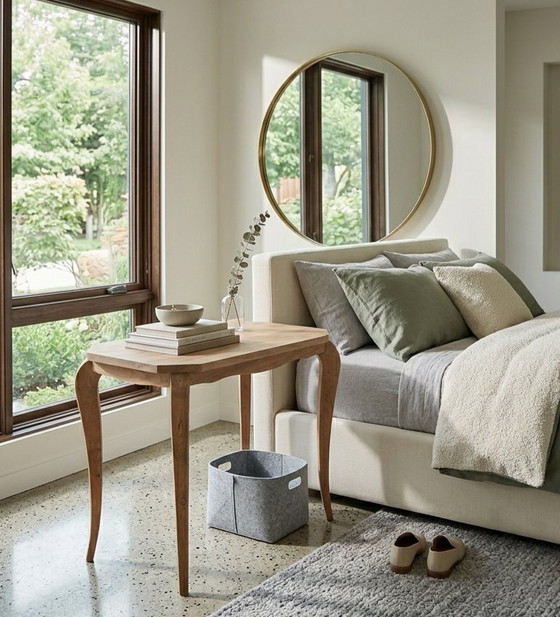 Image 1 of Sculptural side table with curved lines in solid wood - Louis XV style