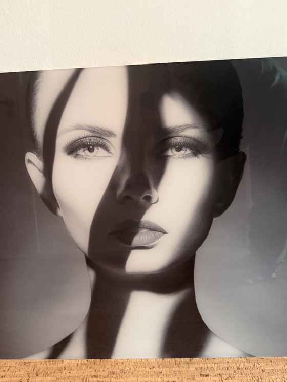 Image 1 of Plexiglas kunstwerk vrouw