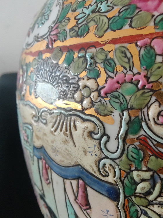 Image 1 of Chinese Republic-era vase (1915–1935) – Guangxu mark – Hzü enamel – Hand-painted Famille Rose – Art Deco