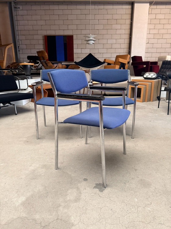 Vintage model 60 chair, Gijs van der Sluis (stock: 3), Armchairs, Textile, Wood, Blue (photo 9 of 15)