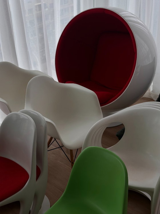 Ball Chair von Eero Aarnio in Classic Red (Adelta) – Sessel, Metal, Textile (photo 5 of 6)