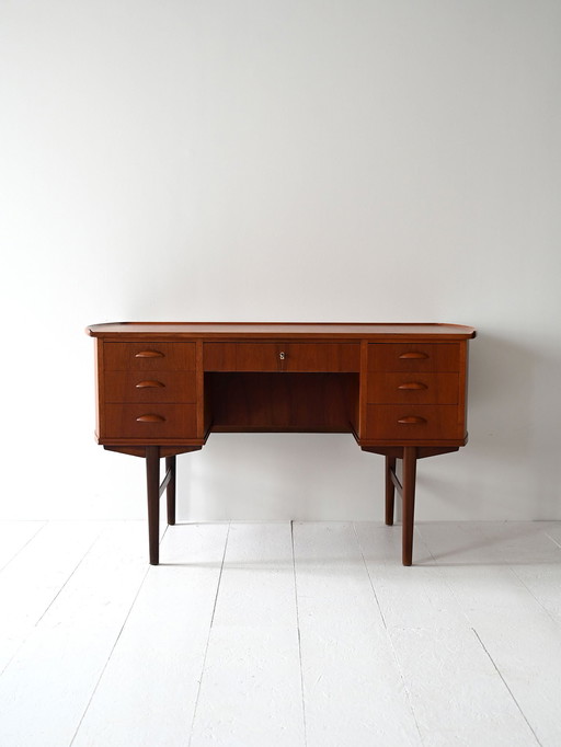 Bureau vintage danois en teck avec étagère
