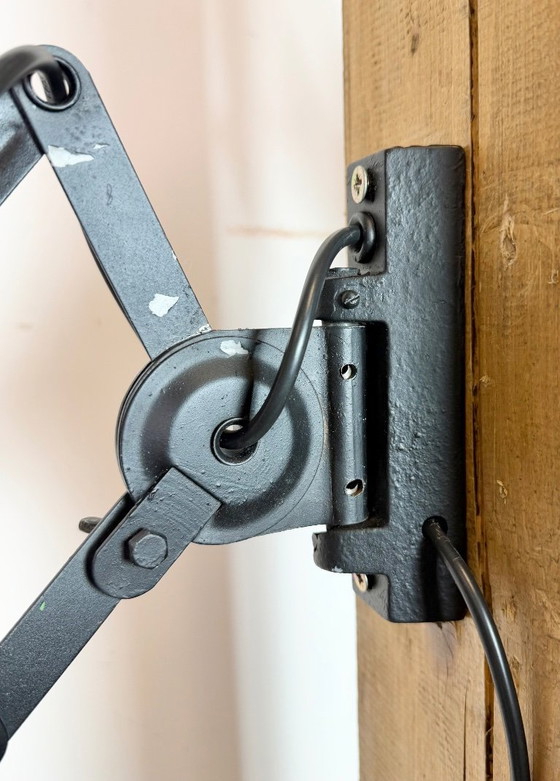 Image 1 of Lámpara de pared industrial de tijera esmaltada en negro, años 50