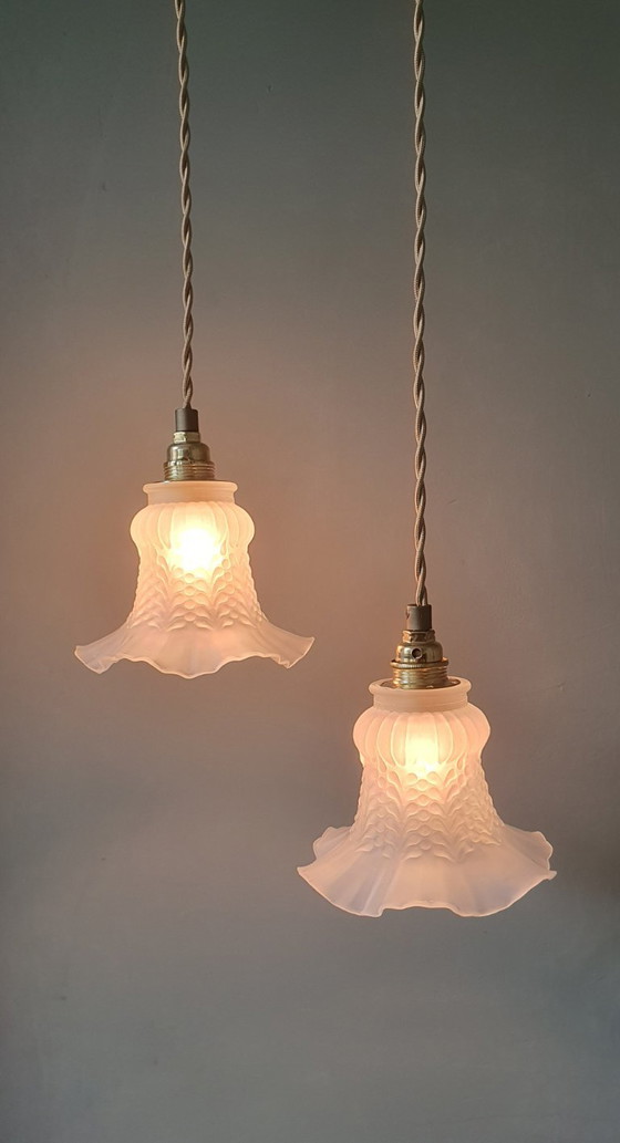 Set di lampade a sospensione vintage antiche in vetro satinato. – Metal (photo 12 of 18)