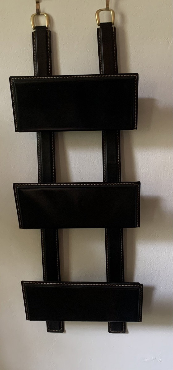 Rarissimo Portadocumenti da parete con 3 scomparti — Jacques Adnet (c. 1955) – Decorazioni murali, Pelle (photo 2 of 15)