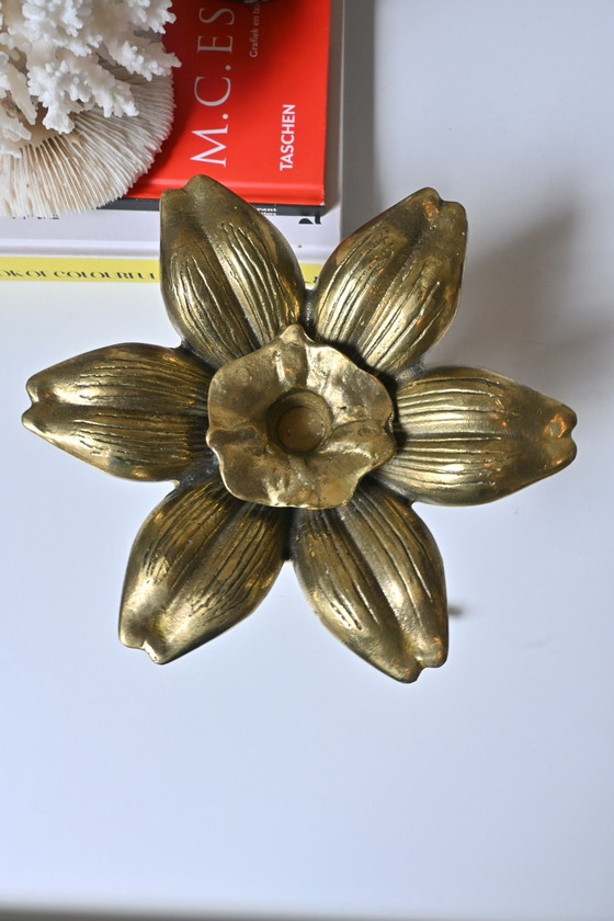 Image 1 of Grande candeliere a fiore in ottone