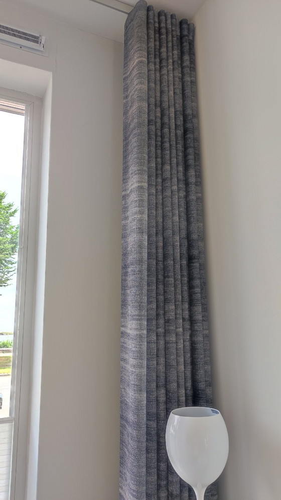 Image 1 of Zwischen den Vorhängen 3mx3m20