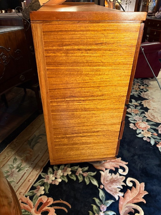Image 1 of Mid-Century retro vintage teakhouten bureau van Meredew uit 1960. Groot schrijfoppervlak • Deens design • Elegante opbergruimte