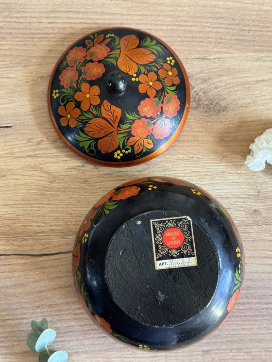 Image 1 of gelakte houten doos