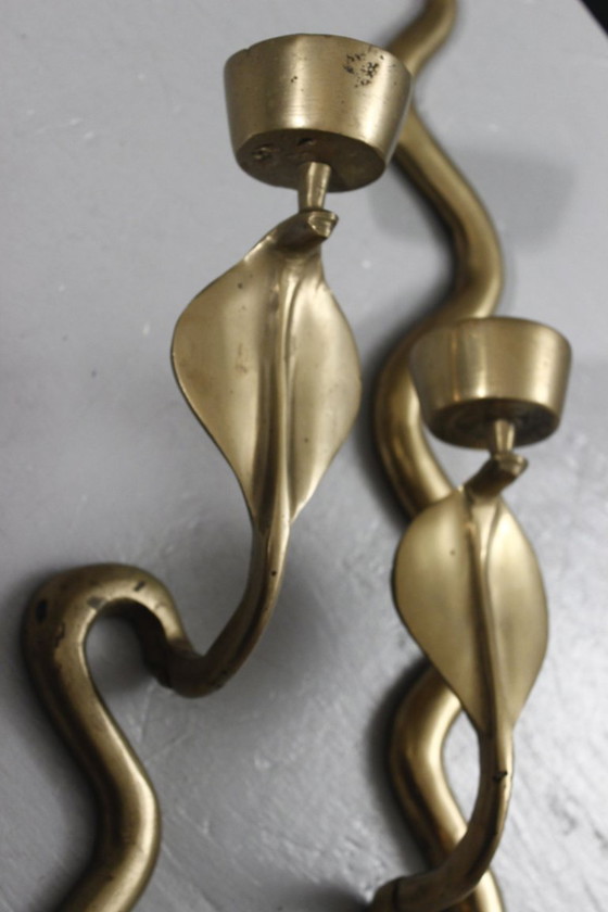Image 1 of Coppia di grandi applique/candelabri in ottone a forma di cobra, XX secolo.