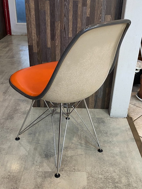 Image 1 of Chaise fibre de verre skai vinyl dsr eiffel orange greige eames herman miller vintage 50 60 70