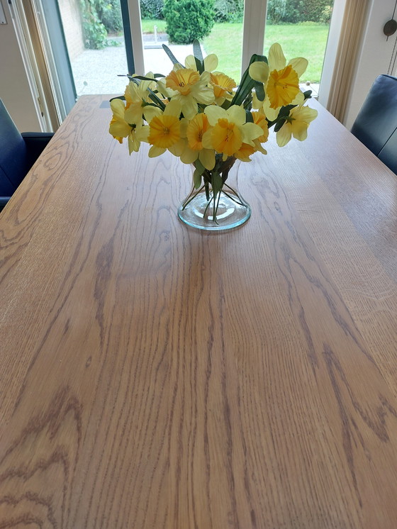 Image 1 of Table de salle à manger en chêne robuste à vendre - comme neuve !