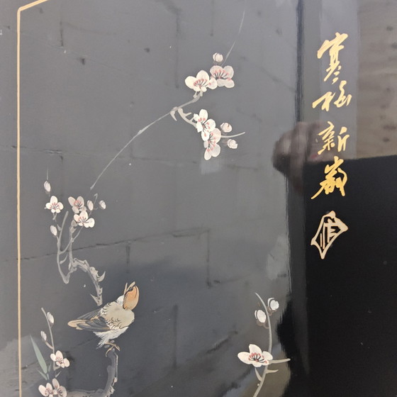 Vetrina cinese vintage con fiori e uccelli / Vetrina bohémien / Mobile asiatico – Vetrine, Wood, Glass (photo 9 of 15)