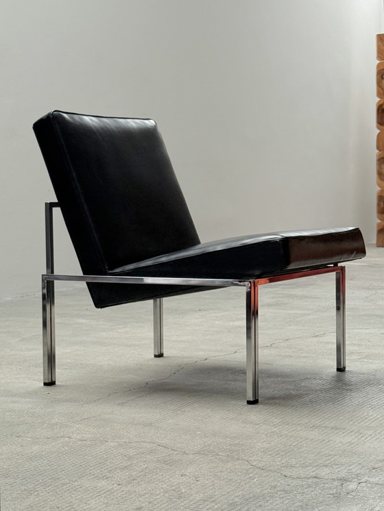 Image 1 of BAUHAUS LUCHTE STOEL ZWART STAAL 1950