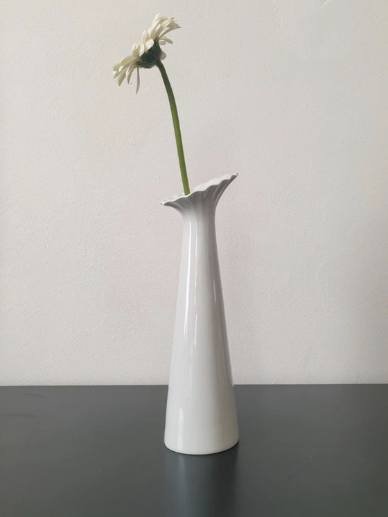 Image 1 of Tirschenreuth Designvaas | Slanke Vaas met Geschubde Kraag | Duits Porselein Jaren '80