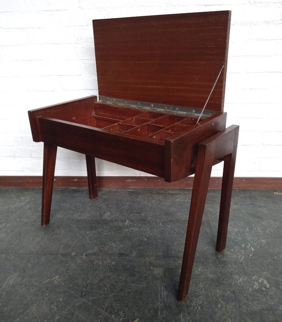 Image 1 of design naaibox/bijzettafeltje Scandinavisch teakhout