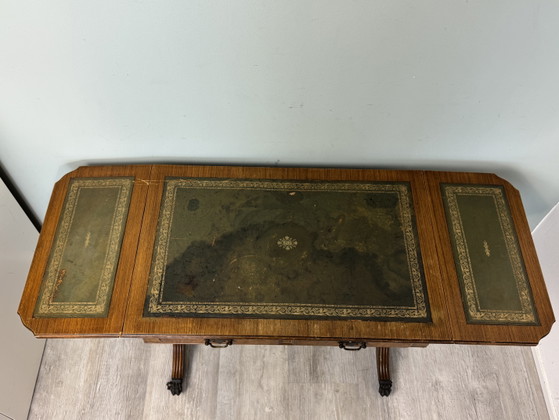 Antiker Schreibtisch mit grüner Lederplatte und Schubladen – Couchtische, Wood (photo 10 of 15)