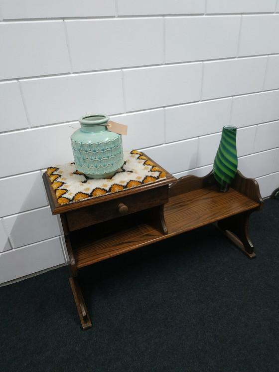 Image 1 of Ancien banc téléphonique en bois Table à plantes avec tiroir