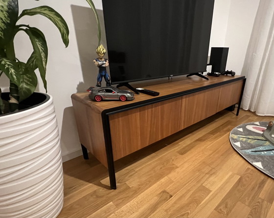 Image 1 of Mueble de TV Nadyria de Kave Home en color nogal