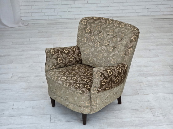 Image 1 of 1960er Jahre, dänischer Sessel, hellgrüner Möbelvelours, Beine aus Teakholz.