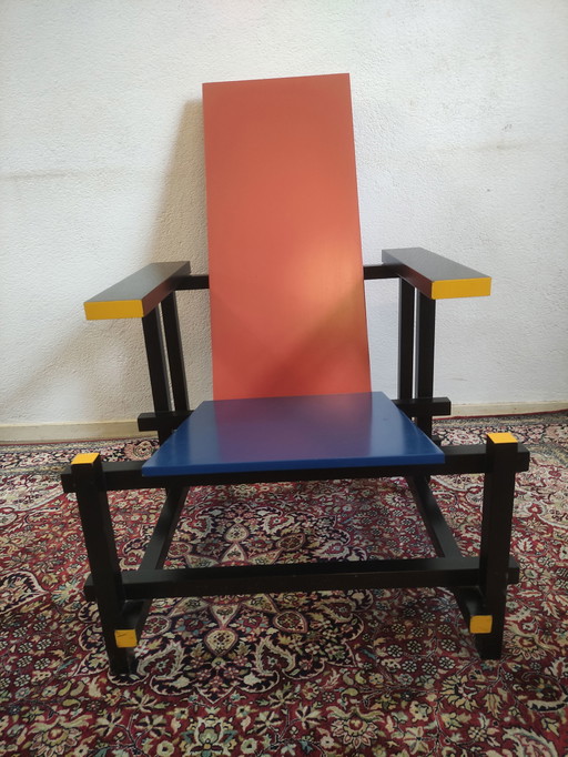 Édition ancienne de la chaise rouge et bleue Gerrit Rietveld 635