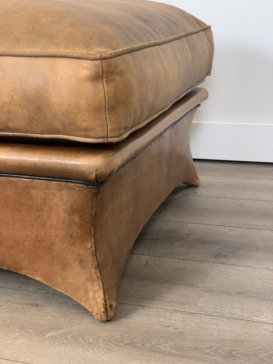 Image 1 of Stoer lederen hocker