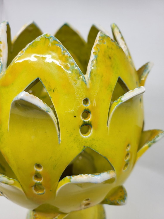 Image 1 of Artisjoklamp van geel keramiek Frankrijk