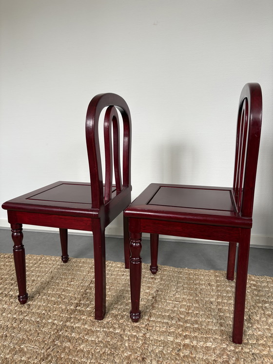 Image 1 of Ensemble vintage/antique de chaises d'enfant chinoises en bois laqué rouge vin, hauteur 72 cm