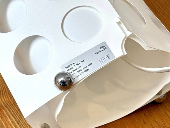 Image 1 of Lampe de table design à structure perforée, signée NIMEX, datant de 2001.