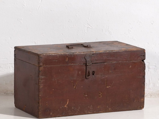 Malle ancienne grenat (c.1900) #9 – Commodes, Rustic (photo 2 of 40)