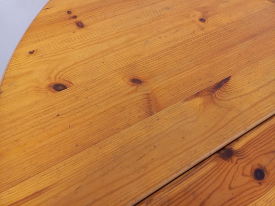 Image 1 of Table à manger ronde scandinave vintage style Rainer Daumiller en pin des années 60 70 avec rallonge