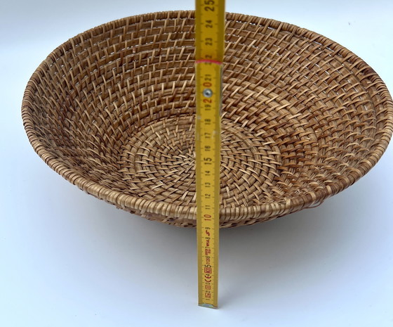 Image 1 of Panier en rotin tressé à la main – années 1970-1980