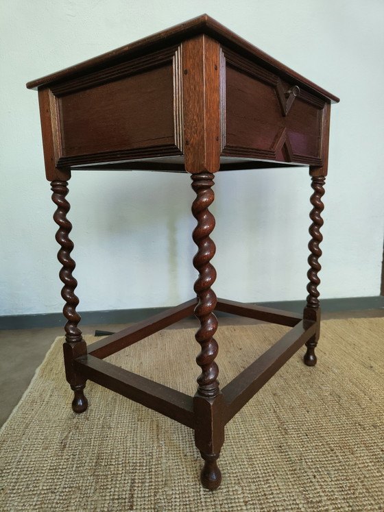 Antieke Sidetable in Jacobijnse Stijl met Barley Twist Poten – Ladekasten, Wood (photo 3 of 8)