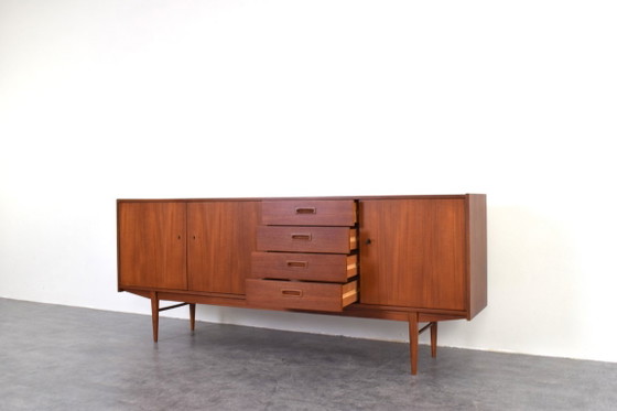 Image 1 of Buffet danois en teck, style milieu du XXe siècle, années 1960.