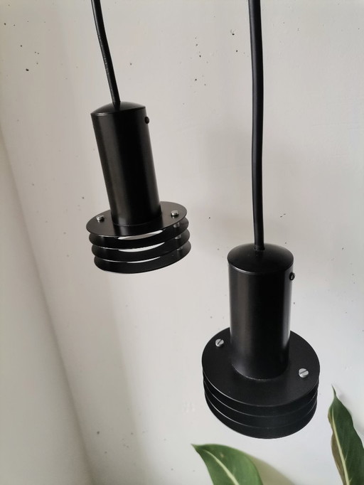 Dos lámparas colgantes vintage Lyfa, diseño danés