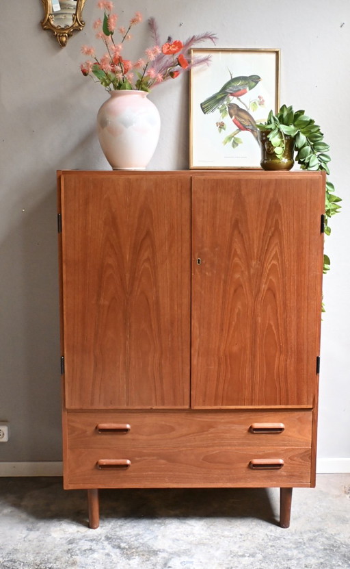 Schöner dänischer Wandschrank/Sideboard