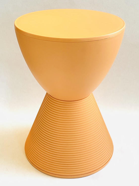 Image 1 of Kartell - Philippe Starck - Ensemble de 2 tabourets/tables d'appoint Prince AHA avec rangement