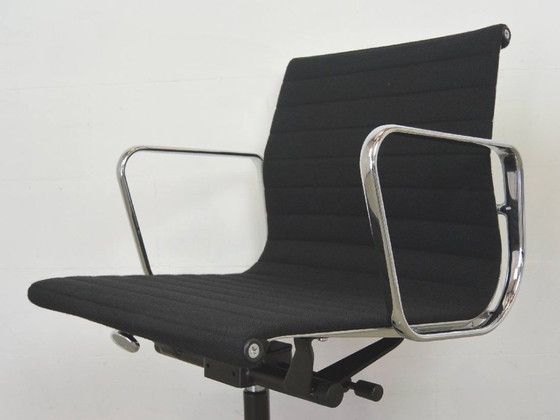 Sedia da ufficio Vitra Ea 117, Charles Eames – Sedie girevoli, Alluminio (photo 7 of 10)